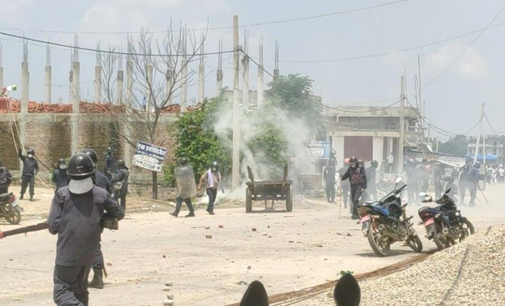 मौलापुरको नगरसभामा झडप