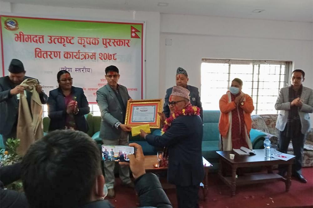 पाँच उत्कृष्ट कृषक पुरस्कृत