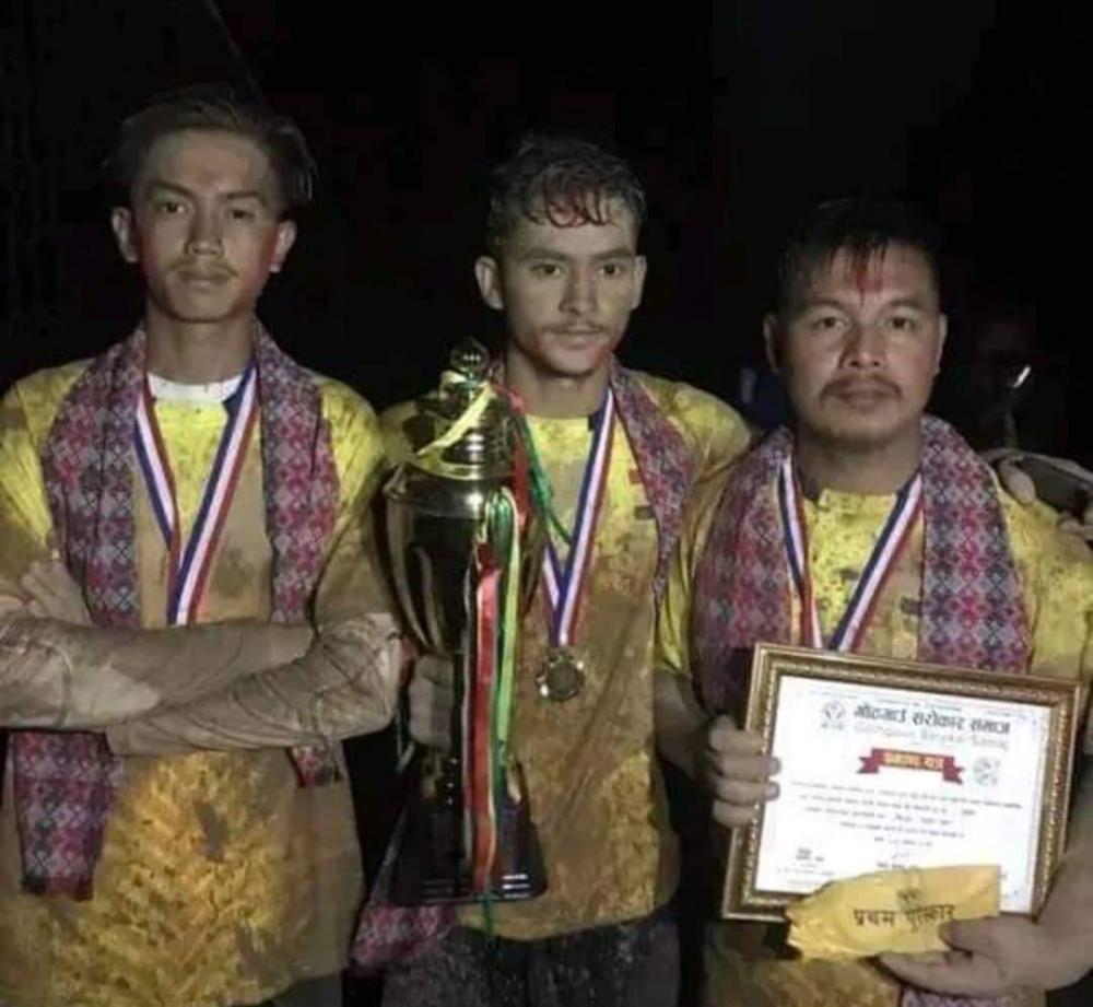 सराेकार समाजद्वारा आयाेजीत भलिबल खेलकाे उपाधी  तरूण दललाई