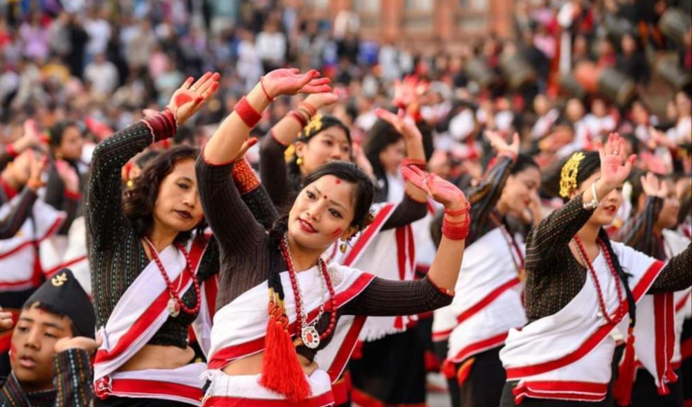 बसन्तपूरमा एक हजार कलाकारले गरे संयुक्त धिमे बादन र नृत्य प्रस्तुति ।