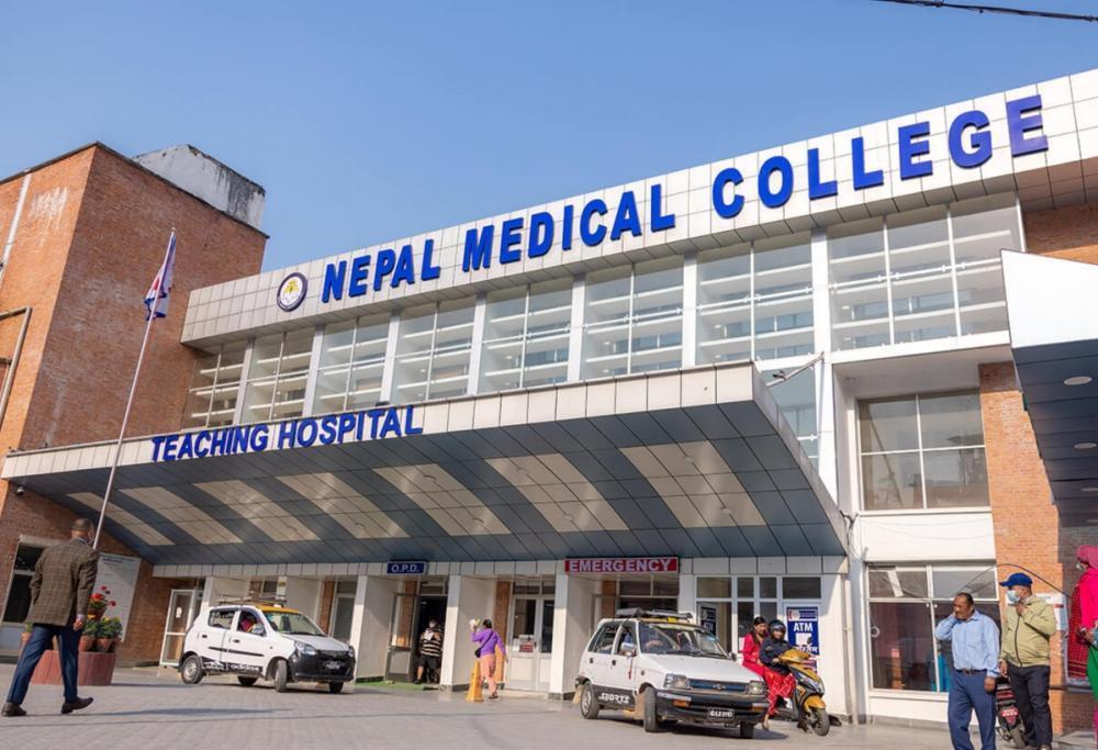 नेपाल मेडिकल कलेजमा  चिकित्सकाे माग ।