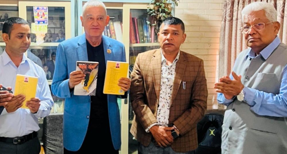 काेइरालाले गरे  श्रेष्ठको नियात्रा संग्रह ‘यात्राको तस्बिर’  लाेकार्पण ।