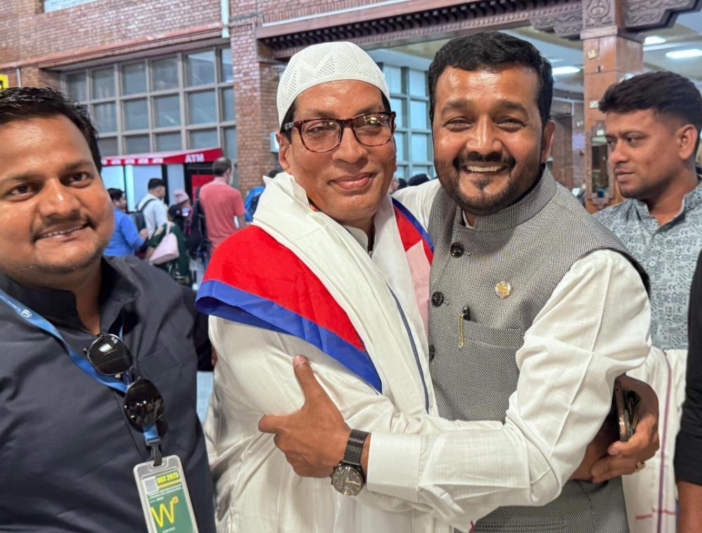 मन्त्री यादवद्धारा हजका लागि प्रस्थान गर्ने नेपाली मुस्लिम हज यात्रीहरुको बिदाई।