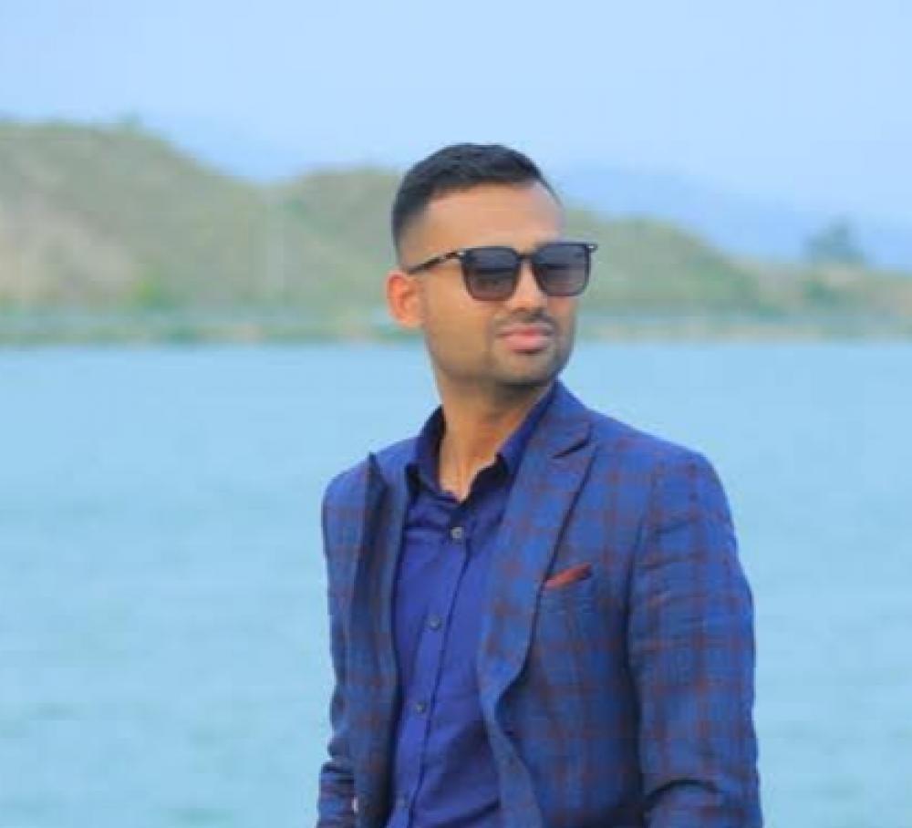 फेसबुकमा भाबुक स्ट्याटस लेखेर सम्पर्कबिहिन भएका डा.श्रेष्ठ  बालाजुमा सकुशल भेटिए ।