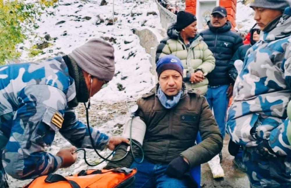 आन्तरिक पर्यटकहरूकाे लागि सशस्त्र प्रहरी बलद्वारा मुक्तिनाथमा स्वास्थ्य शिविर सञ्चालन ।