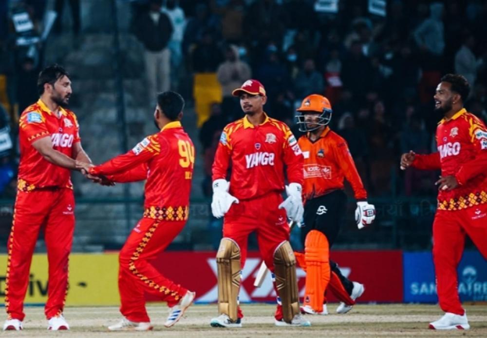 लुम्बिनी लायन्सले चितवन राइनाेजलाई छ विकेटले  हराउँदै जित हासिल गर्न सफल ।